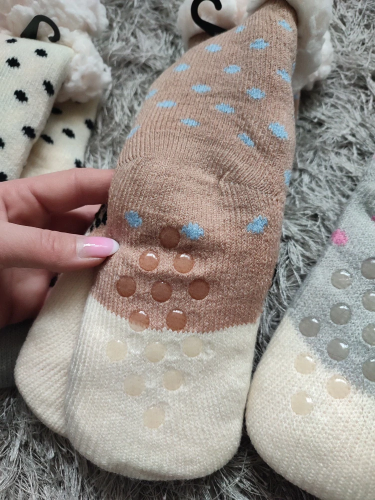 Dětské ponožky s beránkem, s protiskluzem