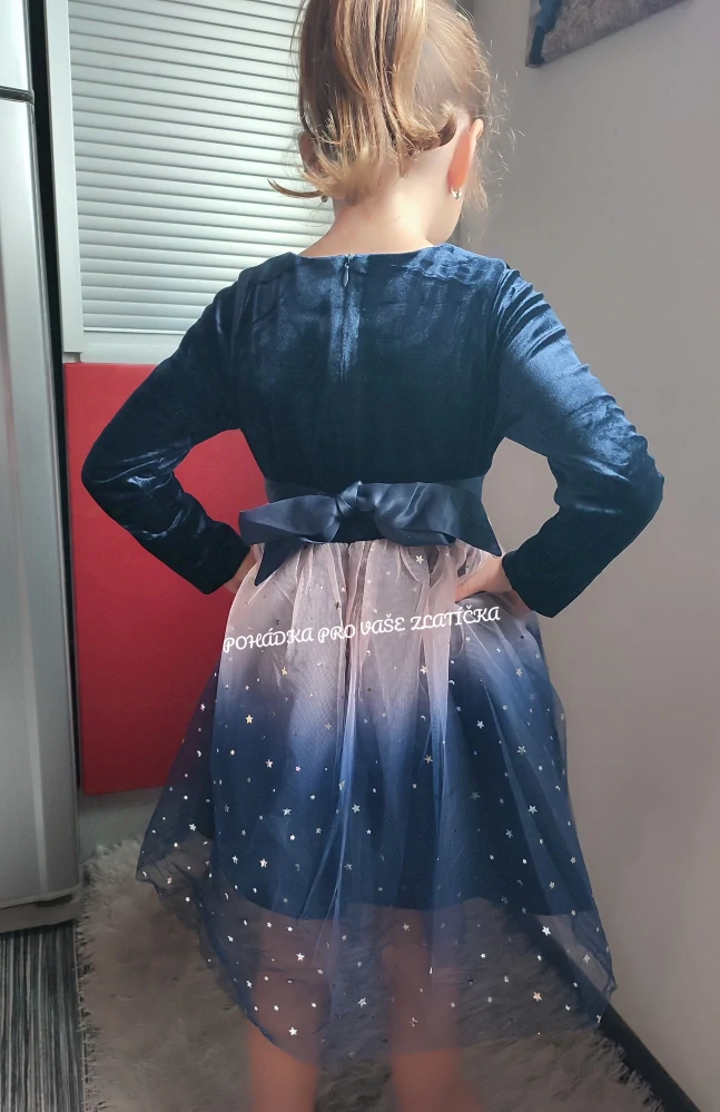 Dívčí sváteční šaty s dlouhým rukávem