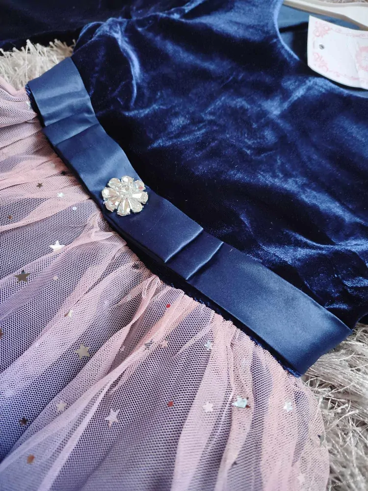 Dívčí sváteční šaty s dlouhým rukávem