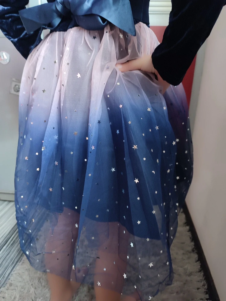 Dívčí sváteční šaty s dlouhým rukávem