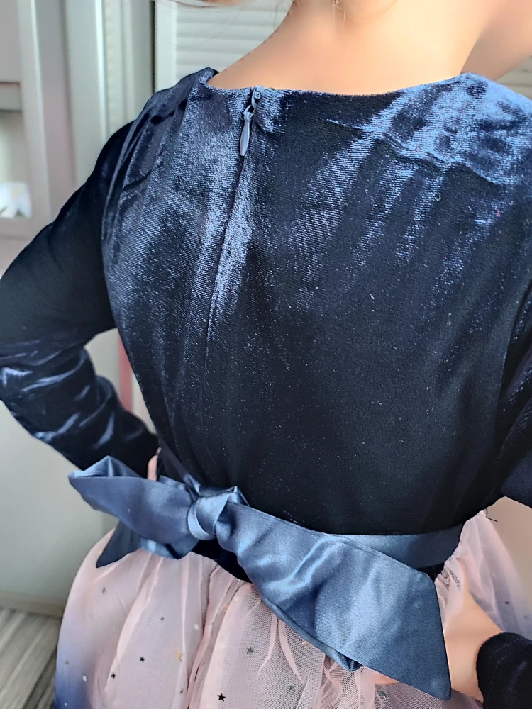 Dívčí sváteční šaty s dlouhým rukávem