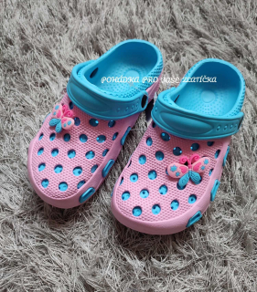 Dětské pantofle crocs MOTÝL